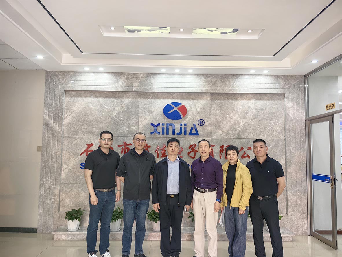 Leaders from the China Horological Association visited and inspected Xinjia Electronics Co., Ltd. in Shishi City.